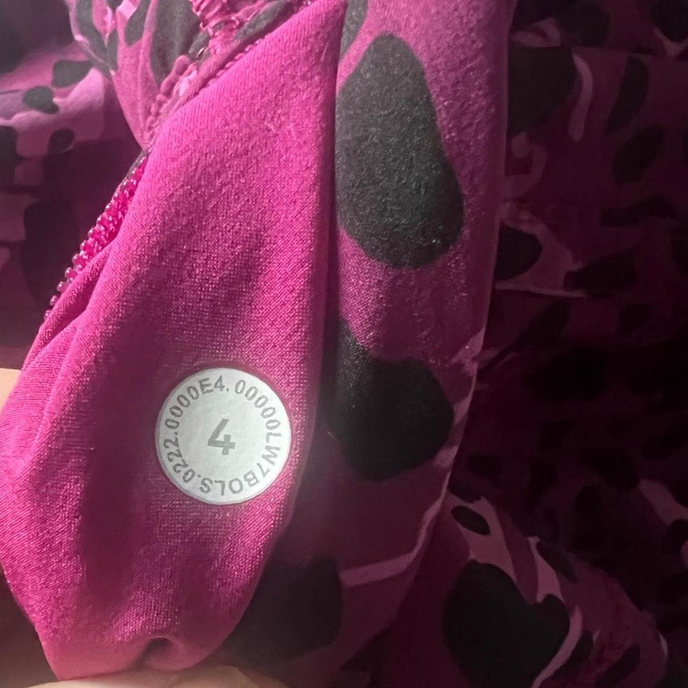 Lululemon Women Purple Black Animal Print Activewear Shorts W7BOLS Size 4 - Picture 3 of 8